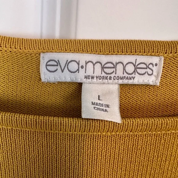 Eve Mendes vintage styled sweater. Size large - Picture 2 of 4